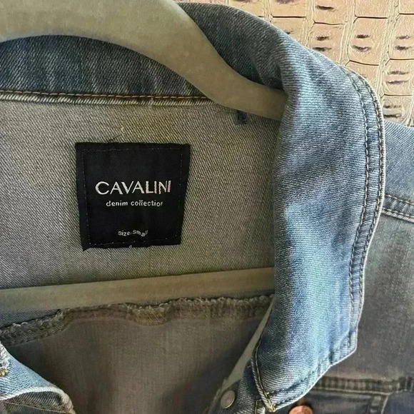 Cavalini denim / jean jacket, like new condition, medium wash, women’s Small - Picture 2 of 4